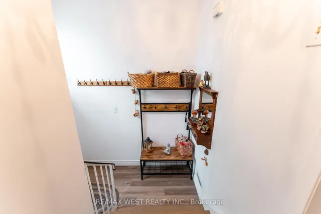 Additional image 7 of 330 Pellatt Ave