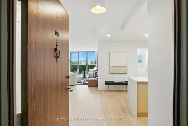 Additional image 2 of 812 Burnhamthorpe Rd Unit 907