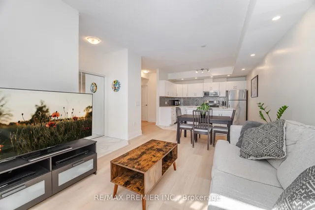 Additional image 6 of 2800 KEELE St Unit TH 107