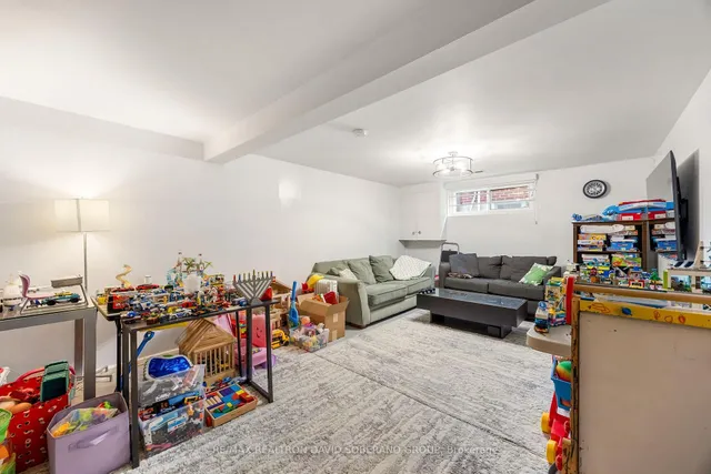 Additional image 29 of 122 Collinson Blvd