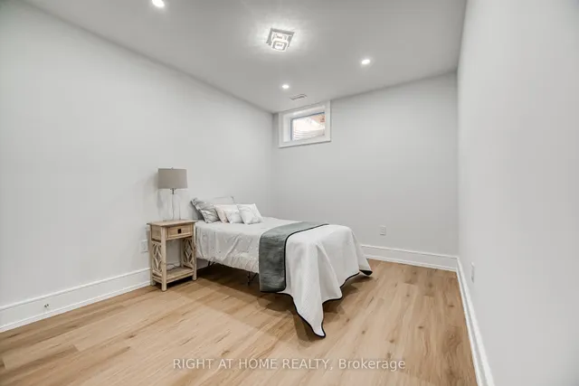 Additional image 41 of 203 Scarboro Cres