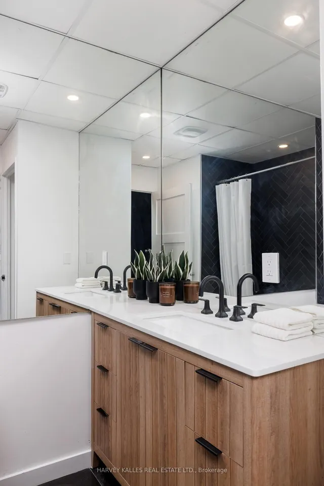 Additional image 33 of 901 Queen St Unit 105