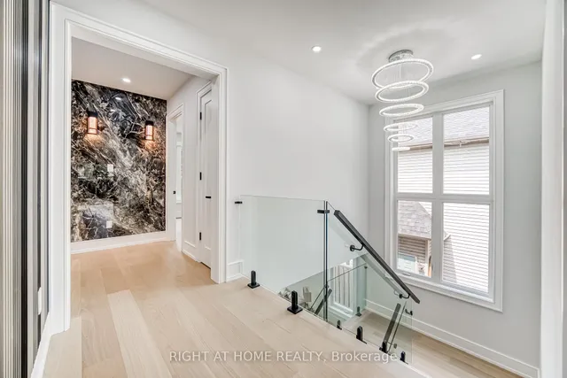 Additional image 22 of 203 Scarboro Cres