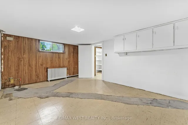 Additional image 30 of 215 Jane St