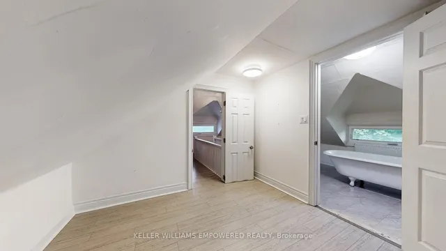 Additional image 31 of 107 Lawrence Cres