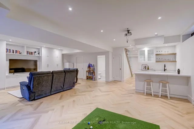 Additional image 44 of 182 Queens Ave