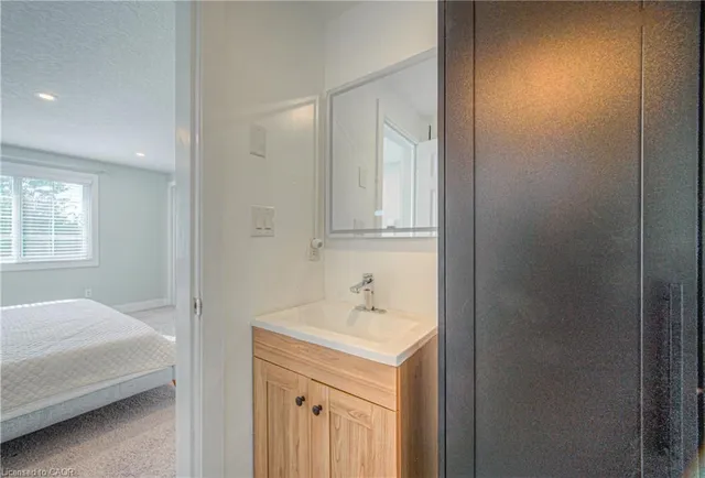 Additional image 33 of 220 Sienna Cres