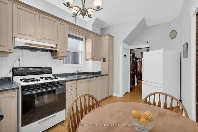Additional image 20 of 48 Westmount Ave
