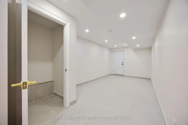 Additional image 32 of 806 Gladstone Ave