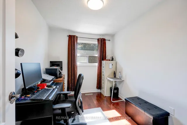 Additional image 23 of 8A Ruthven Pl