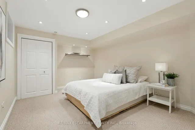 Additional image 33 of 219 Delta St