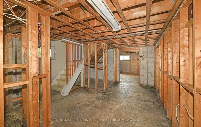 Additional image 18 of 32 Orangewood Cres