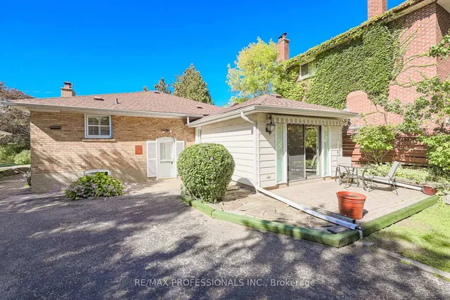 Additional image 41 of 55 Old Burnhamthorpe Rd