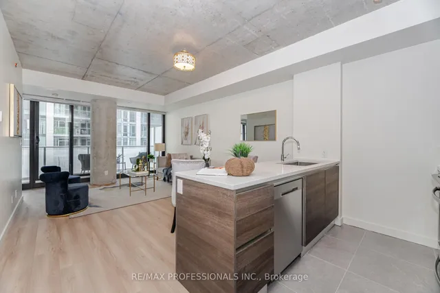 Additional image 8 of 111 Bathurst St Unit 716