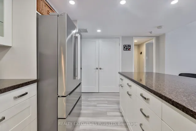 Additional image 14 of 701 King St Unit 811