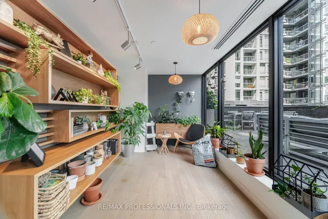 Additional image 38 of 111 Bathurst St Unit 716