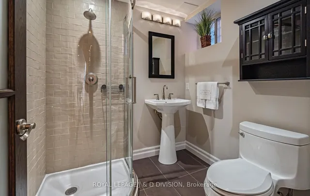 Additional image 35 of 151 Forman Ave