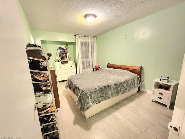 Additional image 33 of 32 Mowat Blvd Unit 8