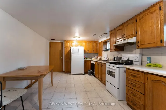 Additional image 39 of 330 Pellatt Ave