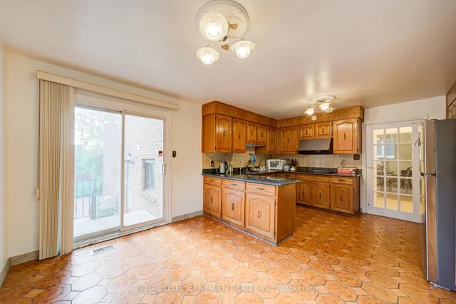 Additional image 9 of 2908 Victoria Park Ave