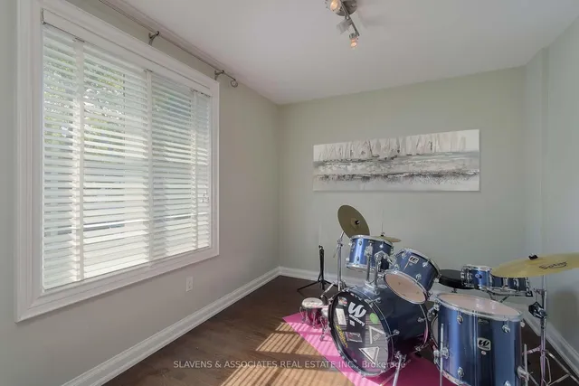 Additional image 26 of 21 Wembley Rd