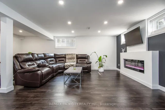 Additional image 40 of 232 Shady Glen Cres