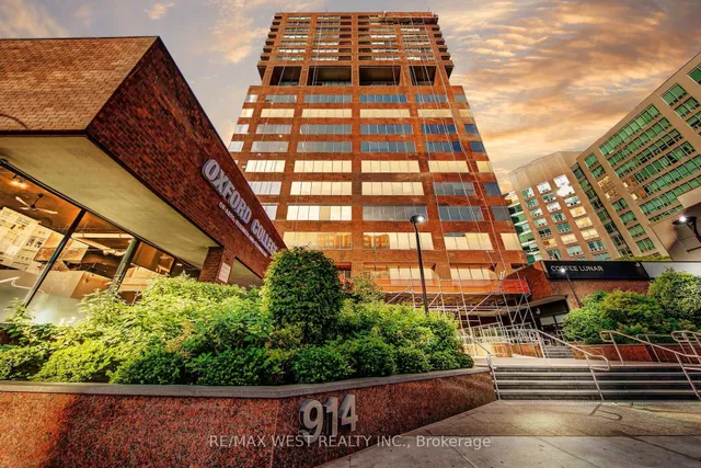 914 Yonge St Unit 1202