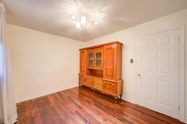 Additional image 19 of 2908 Victoria Park Ave