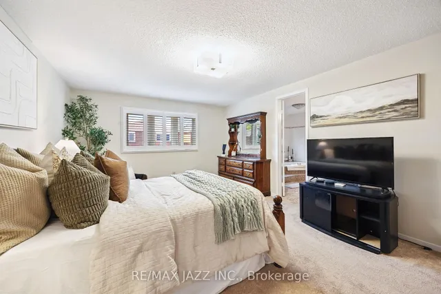 Additional image 28 of 14 Grover Dr