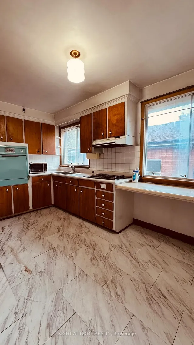 Additional image 8 of 87 FENELON Dr