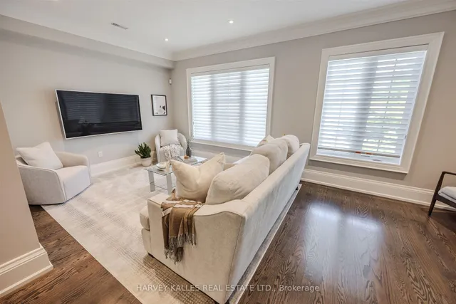 Additional image 43 of 2638A Bayview Ave