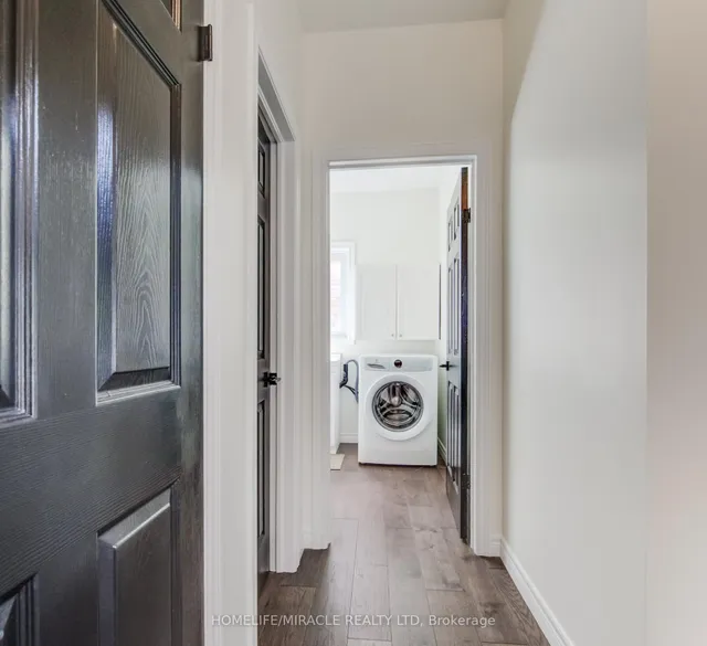 Additional image 38 of 124 Winding Wood Cres