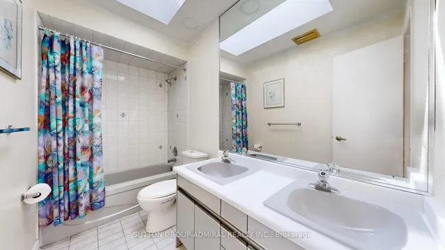 Additional image 32 of 33 Carnival Crt