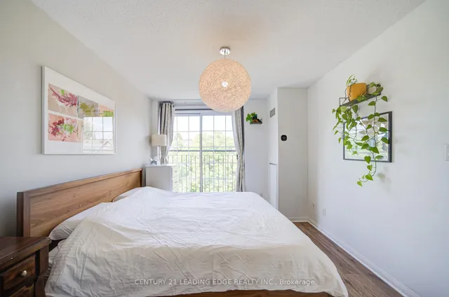 Additional image 22 of 39 Shank St Unit TH302