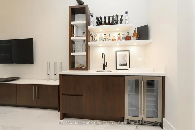 Additional image 37 of 159 Roe Ave