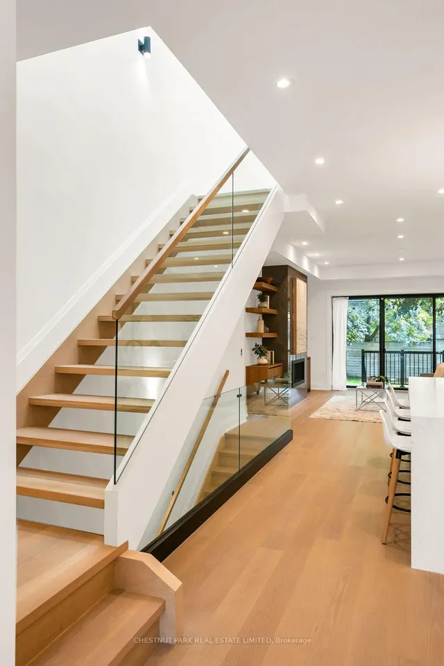 Additional image 20 of 1031 Spadina Rd