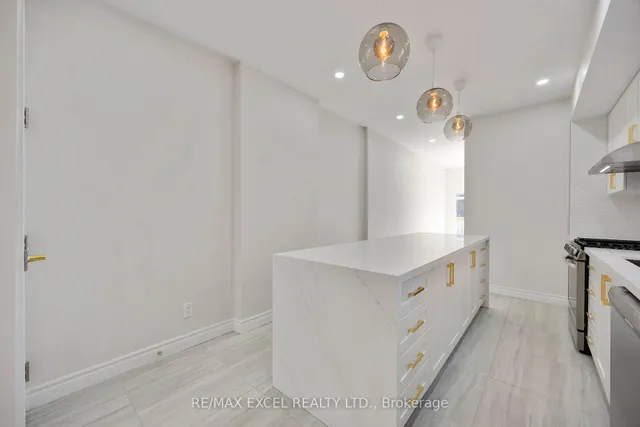 Additional image 18 of 806 Gladstone Ave