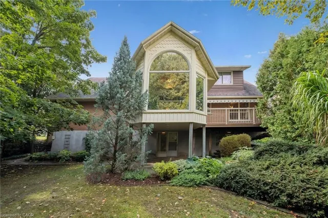 Additional image 17 of 46 Larkspur Cres