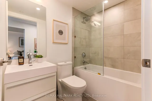 Additional image 19 of 39 Roehampton Ave Unit 2902