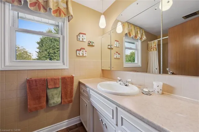Additional image 6 of 46 Larkspur Cres