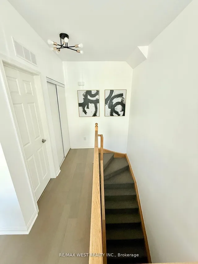 Additional image 8 of 639 Lawrence Ave Unit 310