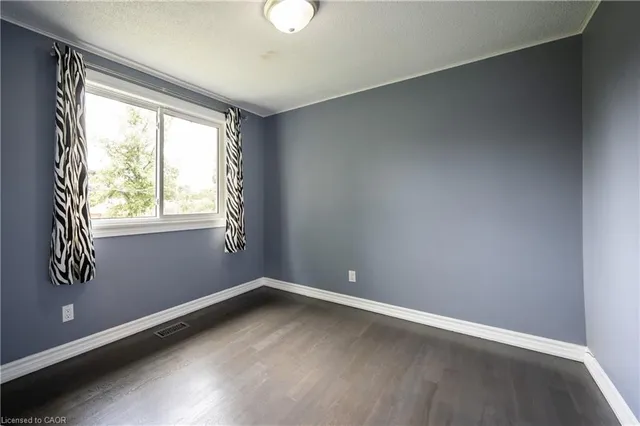 Additional image 19 of 66 Belwood Cres
