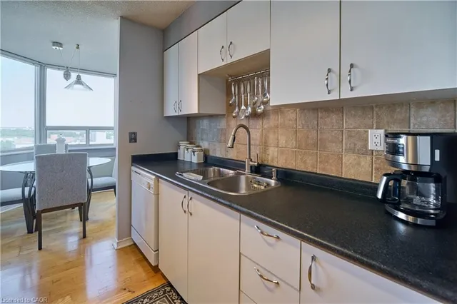 Additional image 16 of 3227 King St Unit 909