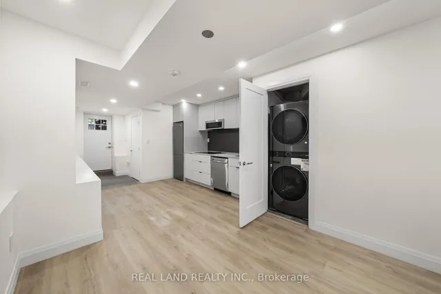 Additional image 41 of 30 Winnifred Ave