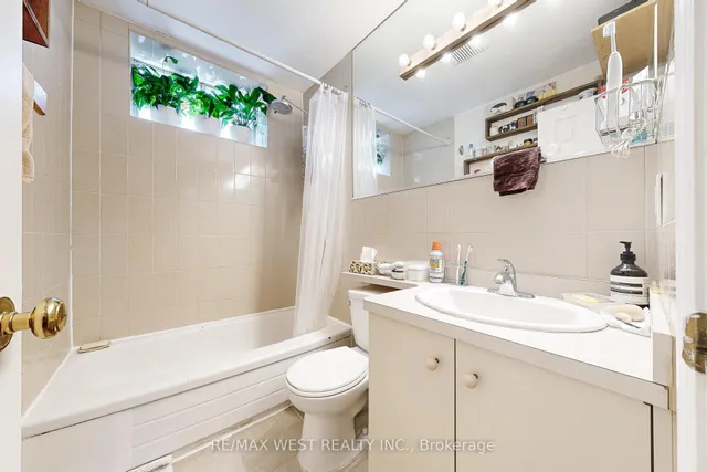 Additional image 36 of 52 Heydon Park Rd