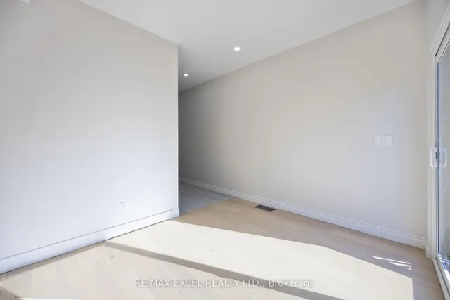 Additional image 22 of 806 Gladstone Ave