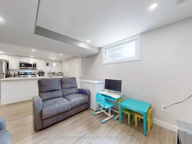 Additional image 32 of 22 Sherwood Ave