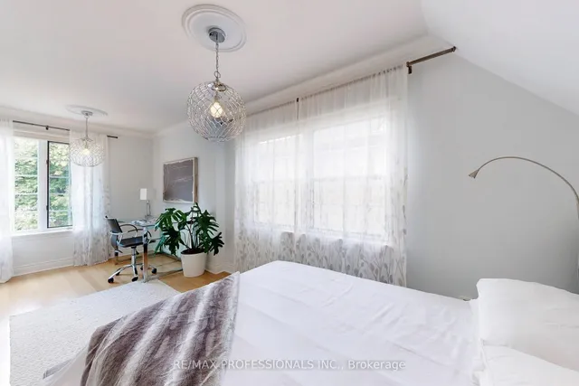 Additional image 28 of 126 Laurel Ave