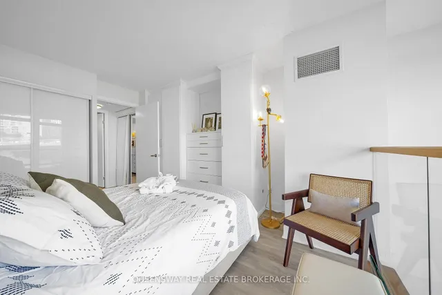 Additional image 19 of 550 Queens Quay Unit 429