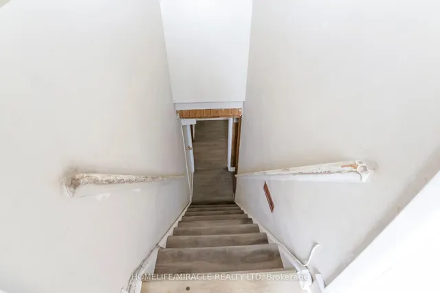 Additional image 27 of 66 Avening Dr